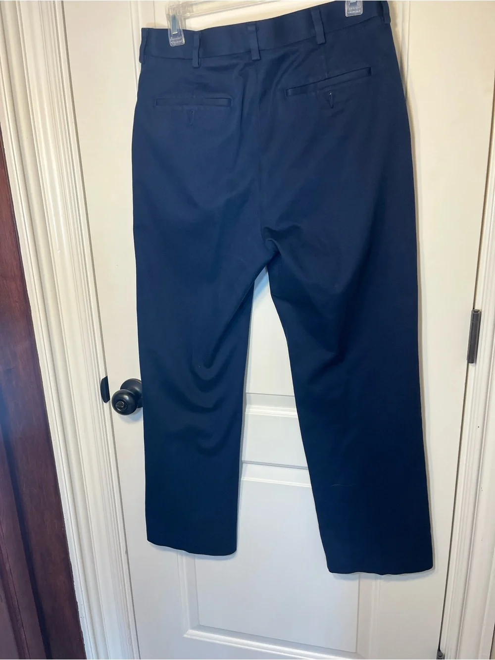 Roundtree and Yorke Men’s Travel Smart Navy pants.